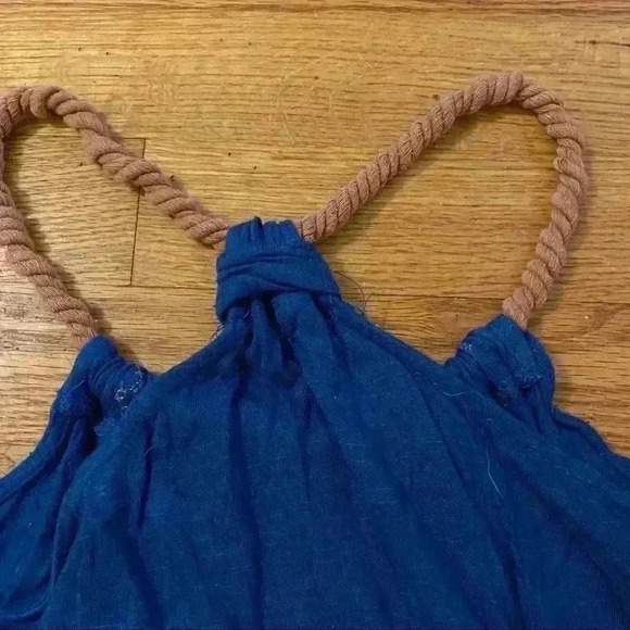 Embroidered halter top - Picture 8 of 11